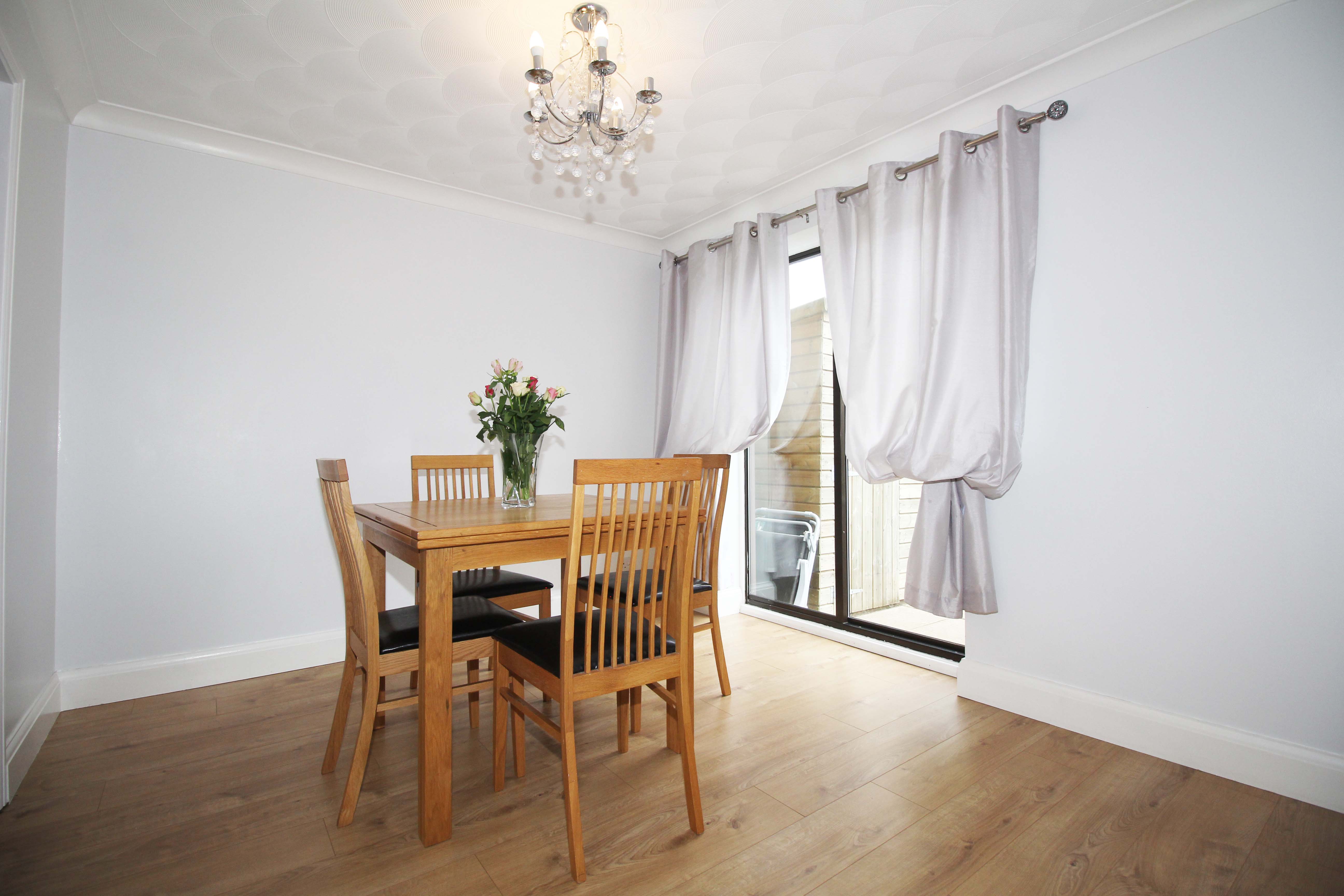 Ynysddu, Pontyclun, CF72 9UA Three Estate Agents